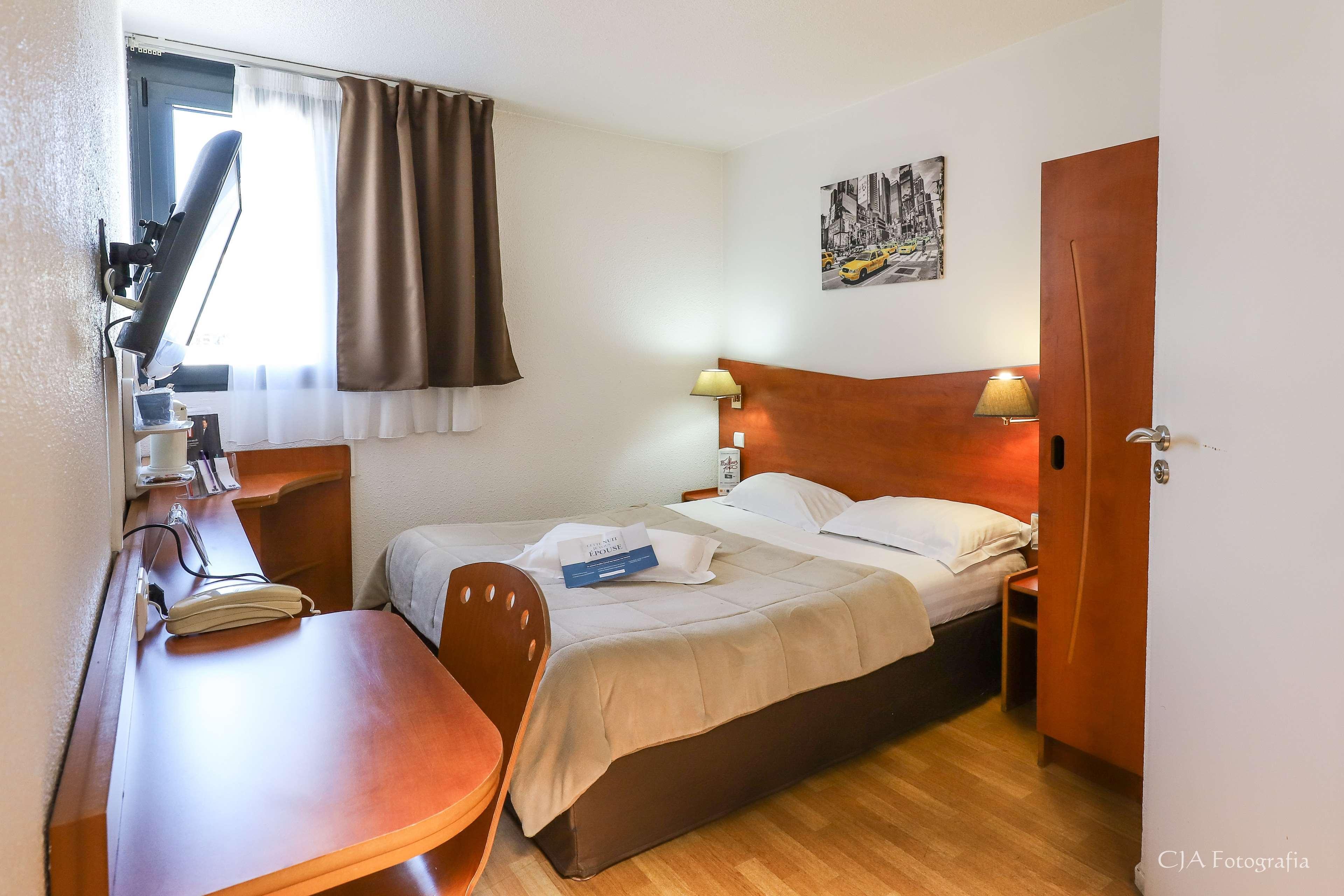 Hotel Restaurant Kyriad Brive Centre מראה חיצוני תמונה